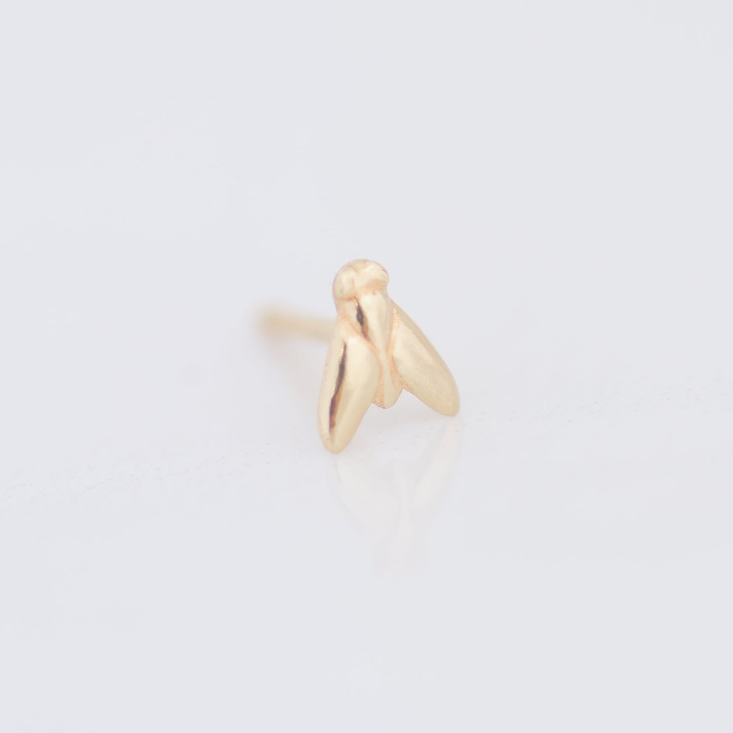 Fly earring stud 14k