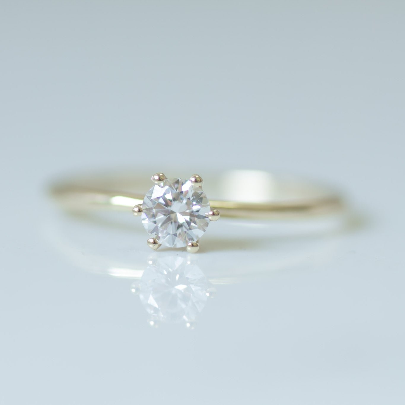 Royal Diamond ring 14k gold