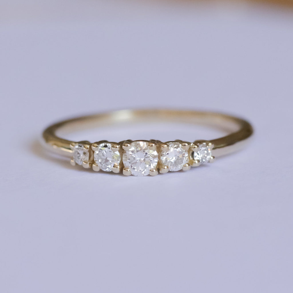 5 Diamonds ring 14k gold