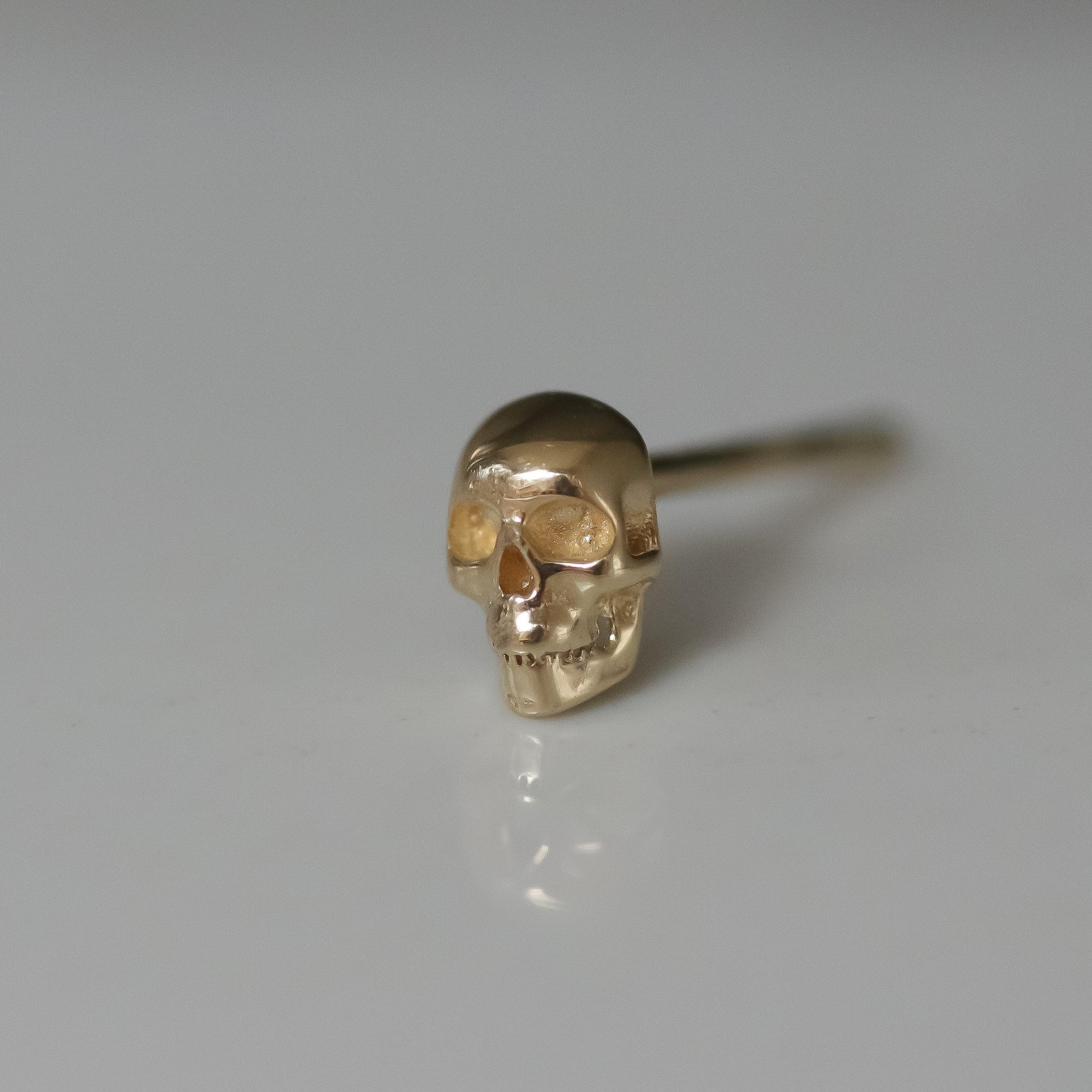 Skull stud 14k gold