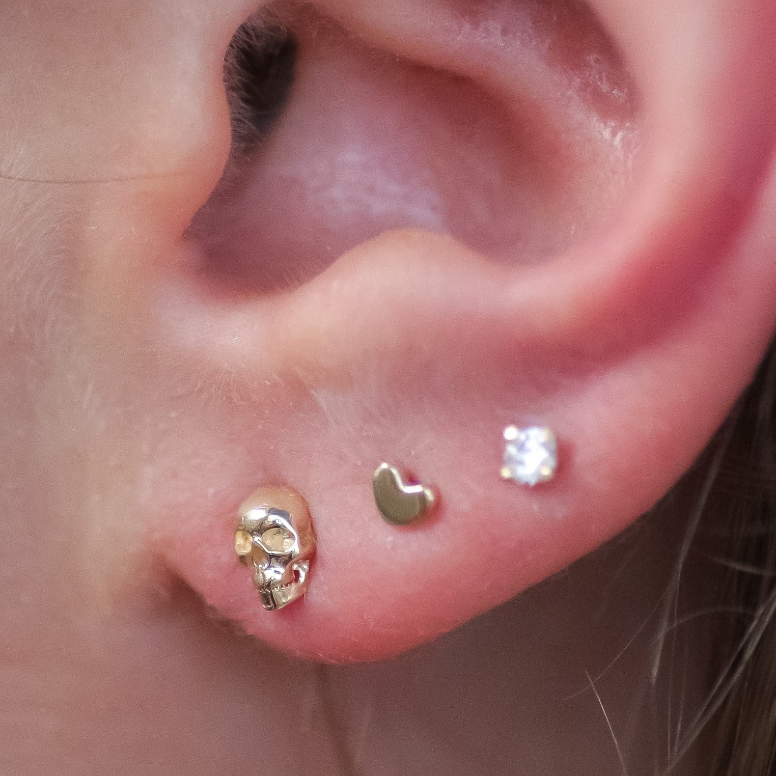 Skull stud 14k gold