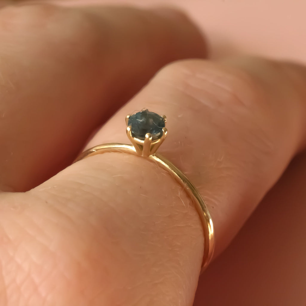 Royal Sapphire ring 14k gold