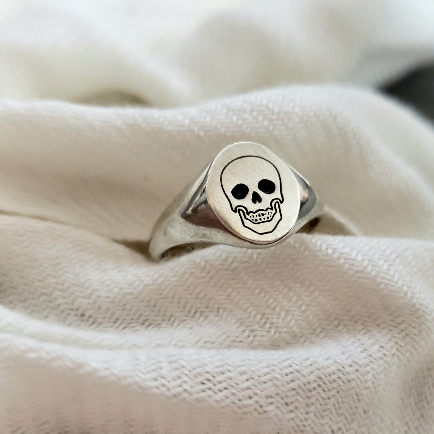 Skull Signet Ring silver